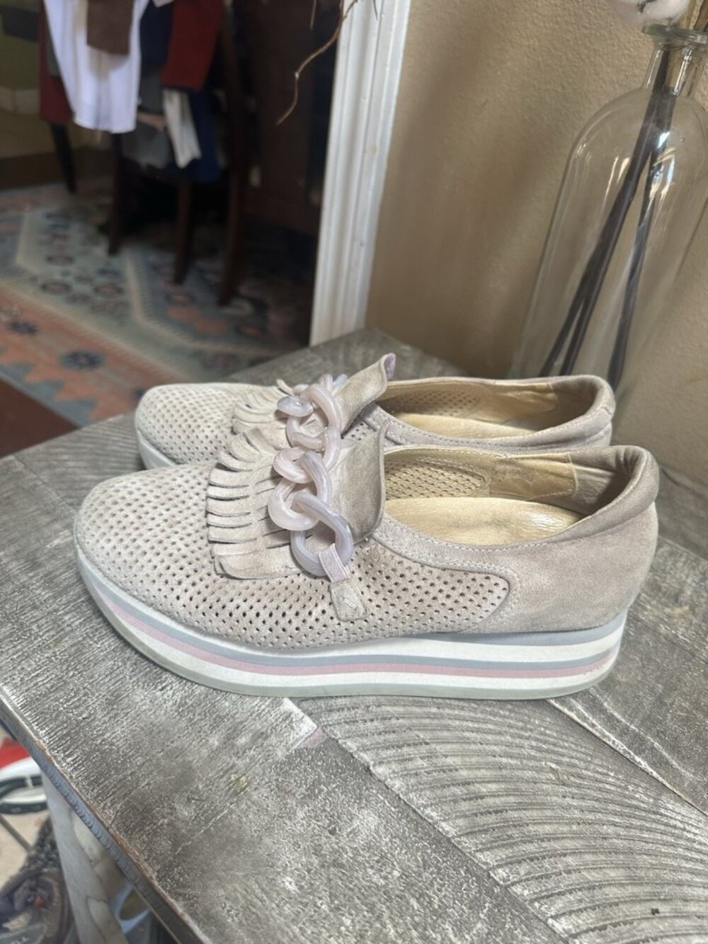 Women's Softwaves Caddie 38.5 US 8 Beige Suede Arch Support Platform Sneakers